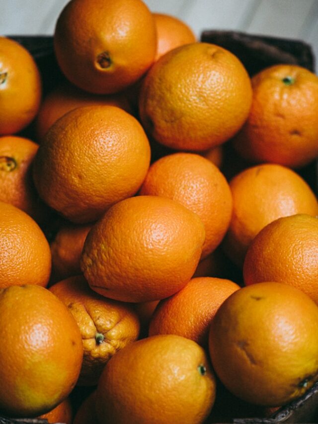 bunch of orange fruits