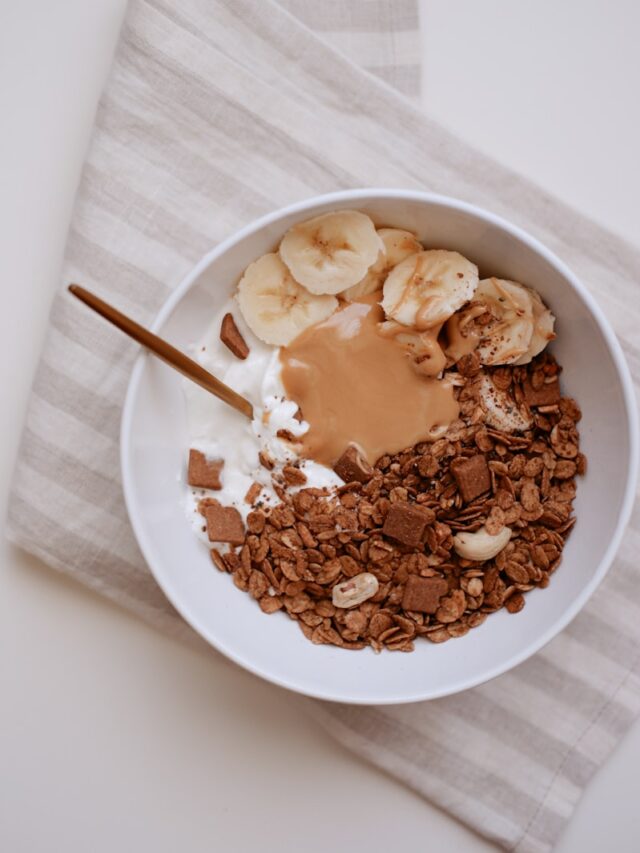 a bowl of cereal with chocolate and bananas