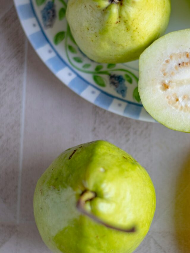 green apple fruit on white and blue ceramic plate